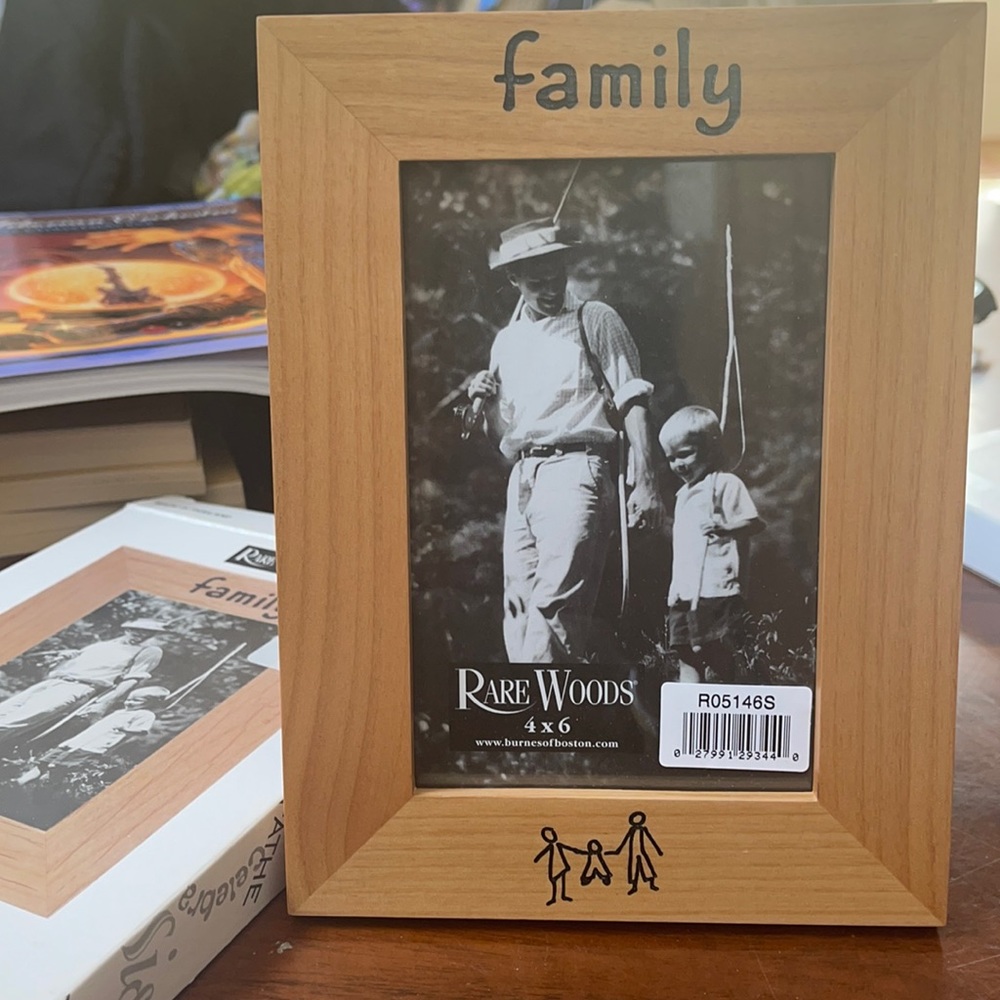 NWT Family 4x6 Picture Frame